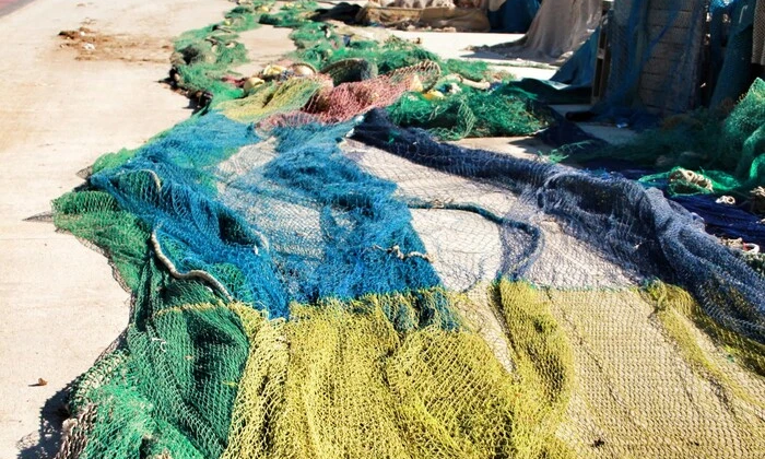 Старі рибальські сітки від дронів