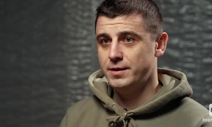 Командир морпіхів веде бойових нагороджень військовикам