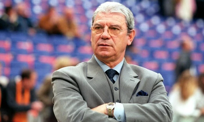 Изображение умершего румынского футбольного тренера