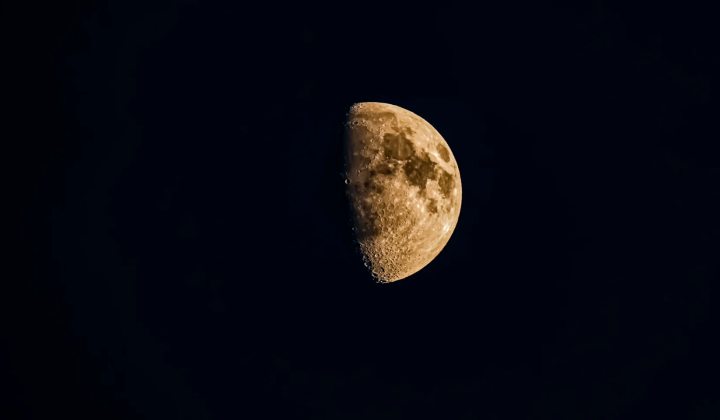 Moon's radius decreased over millions years