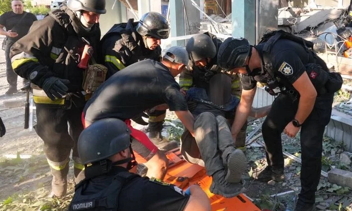 Автовокзал у Запоріжжі під обстрілом: постраждалі зростають
