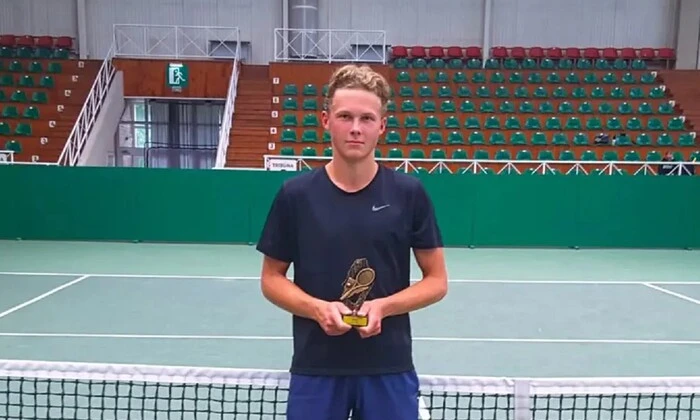 Російський тенісист дискваліфікований за допінґ