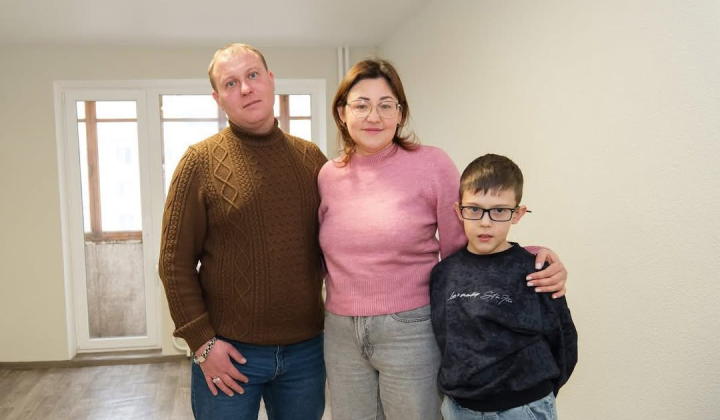 Internally displaced family with disability received keys to a new accessible apartment