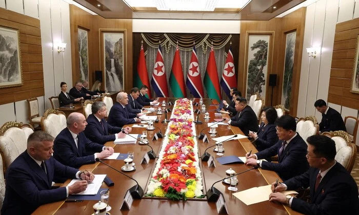 Kim Jong Un and Lukashenko signing agreement