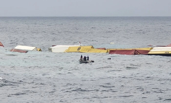 Затонуле судно біля узбережжя Індії