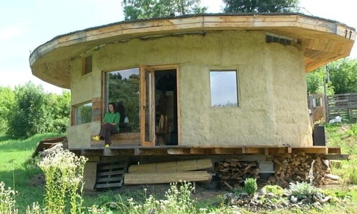 Дом из мусора от харьковчанки