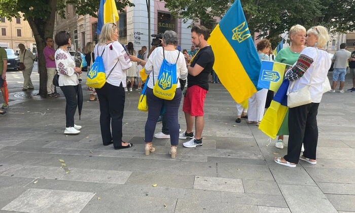 Украинцы вышли на улицы Европы