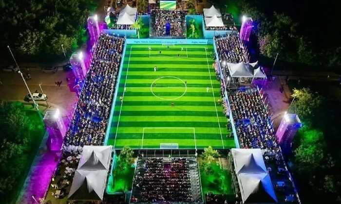 Збірна України з соккеру святкує перемогу