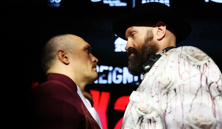 Усик и Фьюри обмениваются ударами