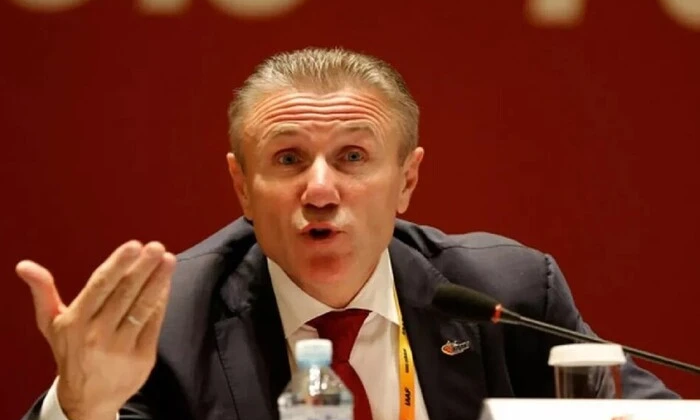 Росіяни з національною символікою на мітингу