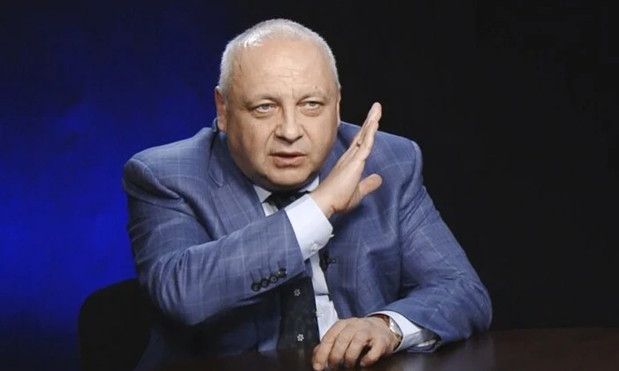 Зображення політтехнолога на прес-конференції