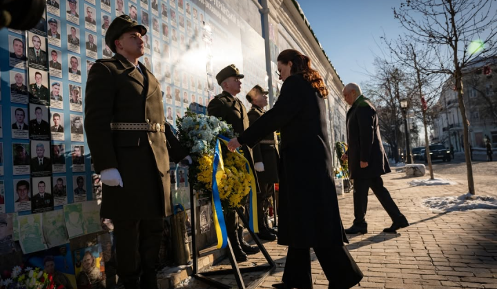 Прем'єри вшанували загиблих біля Стіни пам’яті