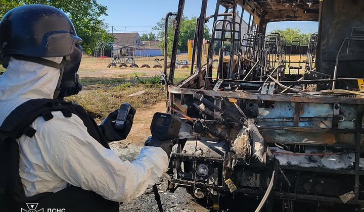 Вибух автобуса після обстрілу