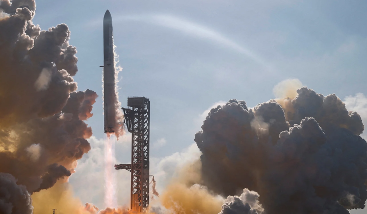 SpaceX запускає на орбіту супутники