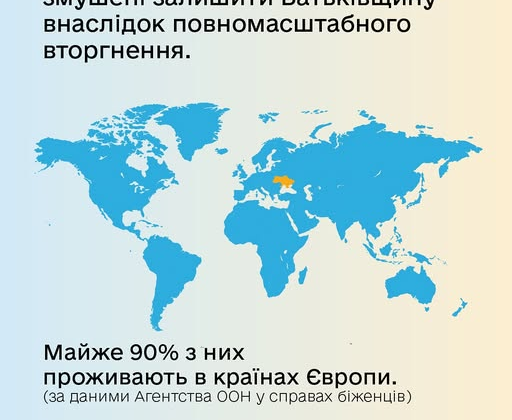 Люди з чемоданами на вокзалі