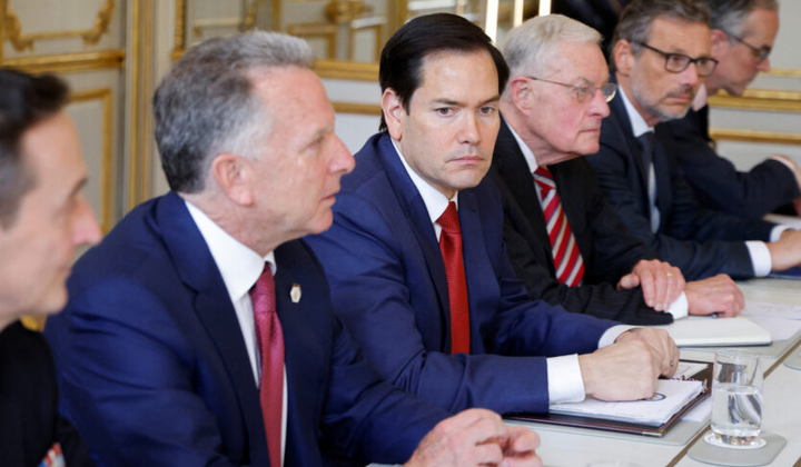Rubio and Whitcoff at negotiations