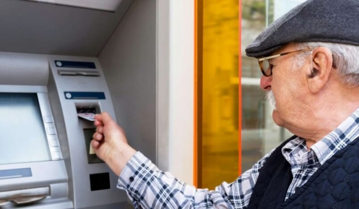 Причини блокування пенсійних виплат на картки