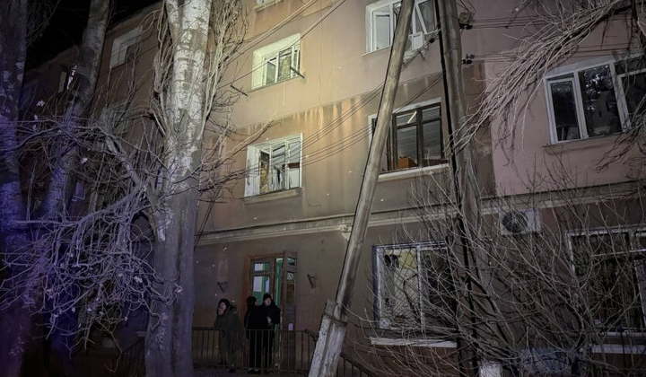 Поврежденная теплотрасса в результате удара