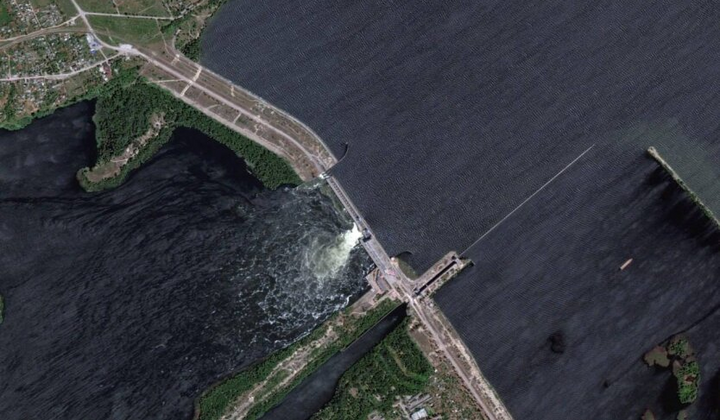 Зруйнована Каховська ГЕС після підриву