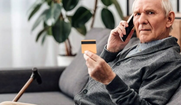 Пенсіонер без виплат через баланс