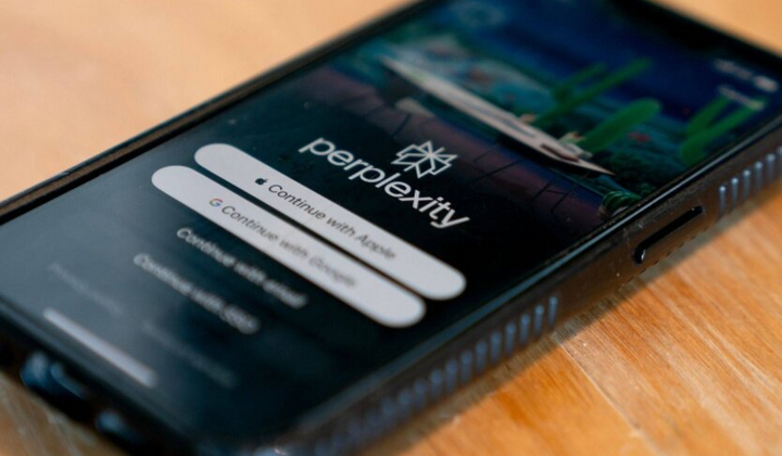 Смартфон Samsung Galaxy з Perplexity AI