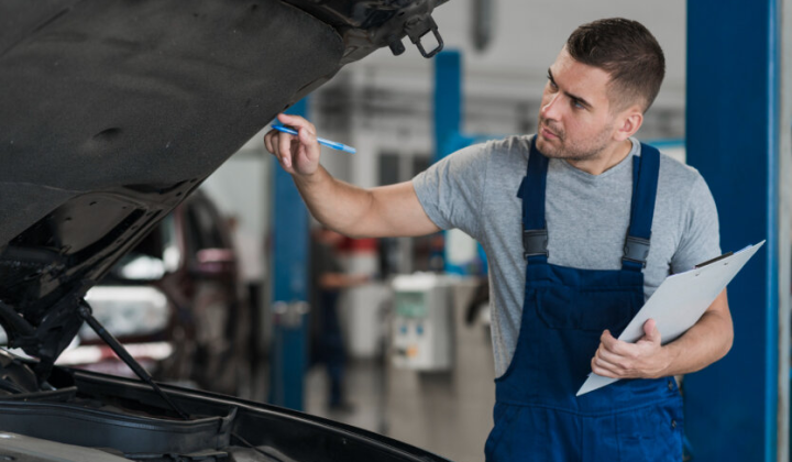 поліцейський припаркувався під окою камери