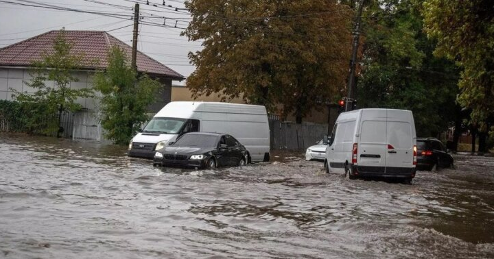 Гідрометцентр пояснив причини надходження злив у Україні