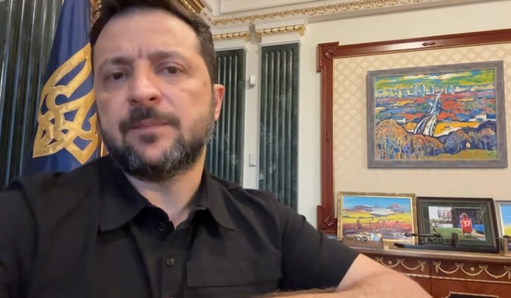 Зеленський слухає доповіді від розвідників
