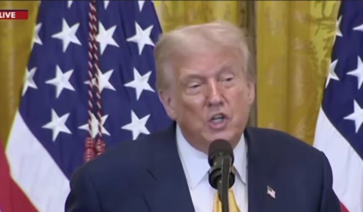 Трамп різко критикує Україну