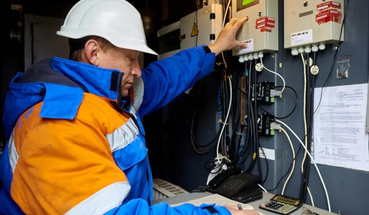 Логотип 'Нафтогаза' и 'ORLEN' на фоне