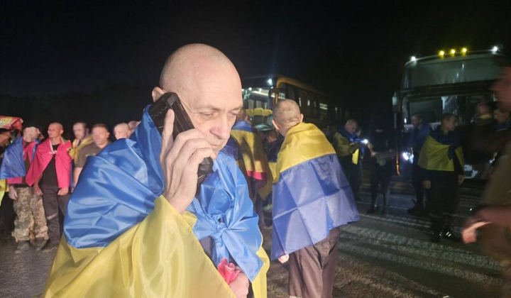 Зеленський оголосив про 9 етап обміну полоненими: ще сотні українців повернулися додому