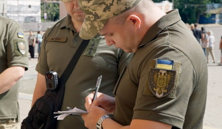 Заблокувати рахунки та водійські права у Раді