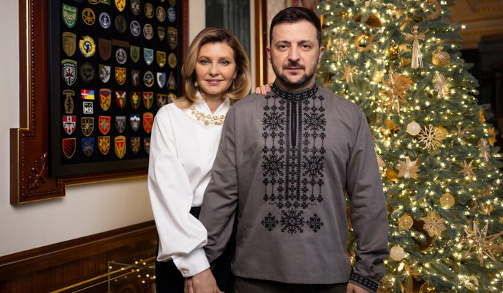 Зеленский в праздничном настроении в новогоднем поздравлении