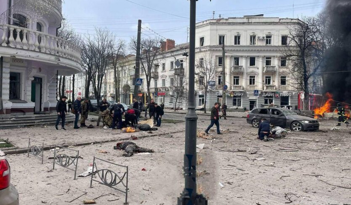 Фото розбитих будинків після удару