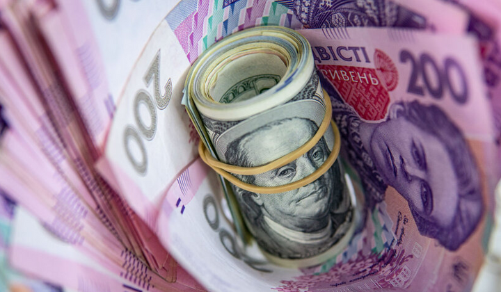 Курс долара та євро в банках