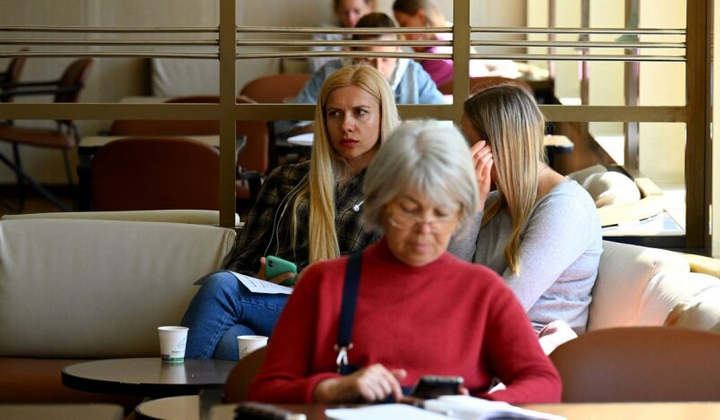 Символ Франции и логотип CAF