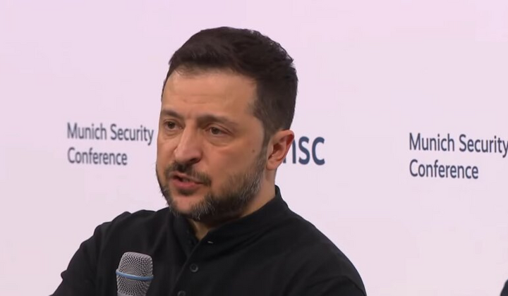 Зеленський виступає на прес-конференції