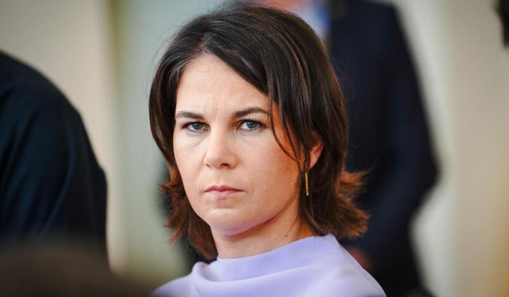 Бербок у Києві: Росія саботує мирні переговори та продовжує руйнувати Україну