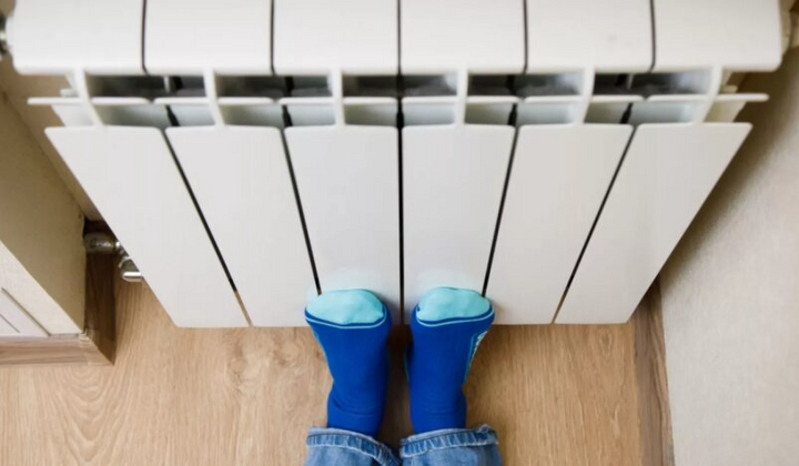 Українці платять за тепло у під'їзді