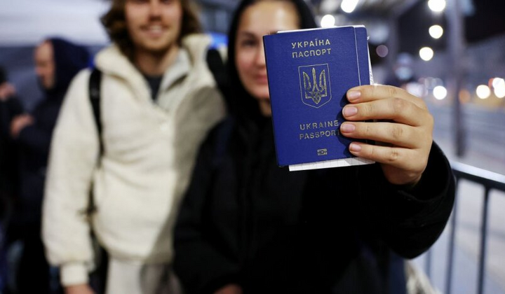 Біженці повертаються до України з Польщі