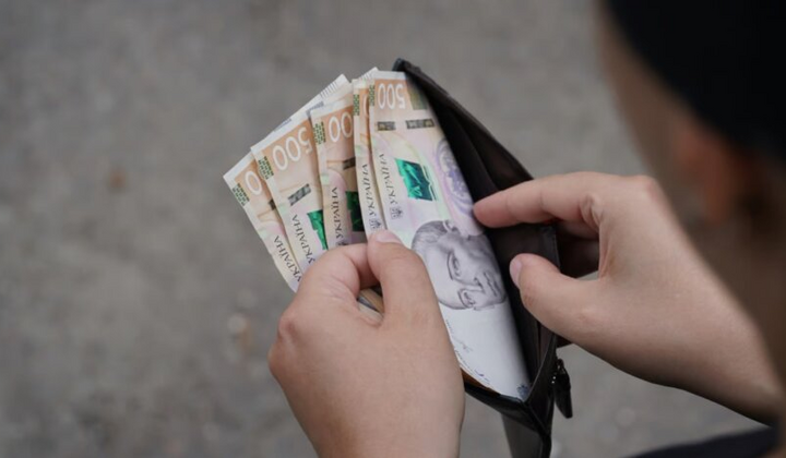 Українській пенсіонерці показують розмір майбутньої пенсії