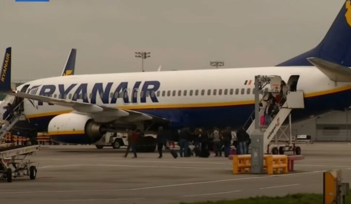 Ручна поклажа на борту літака