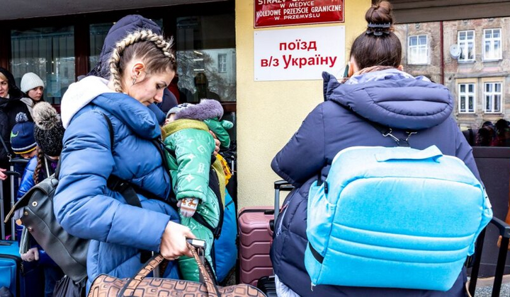 Біженці працюють після повернення в Україну