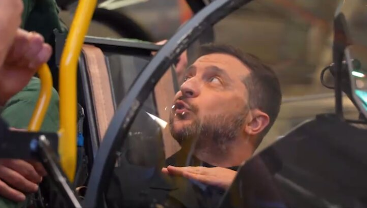 Військові літаки Gripen на фоні неба