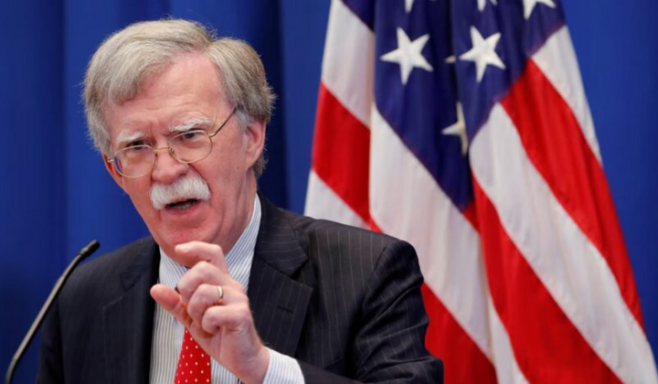 Болтон: Путін ризикує 'переграти' на переговорах з Україною