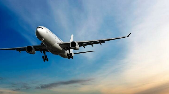 Прапор україни із літаками на тлі