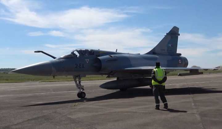 Истребитель Mirage-2000. Пилот катапультировался