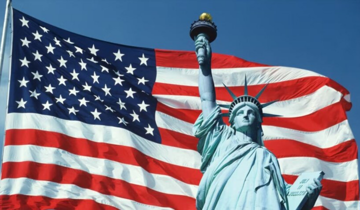 Статуя Свободи відображена в Білому домі