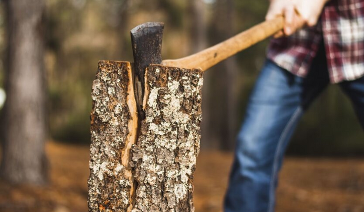Складання паливних брикетів з дерева