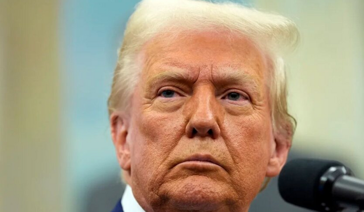 Фото Трампа і Путіна під час зустрічі